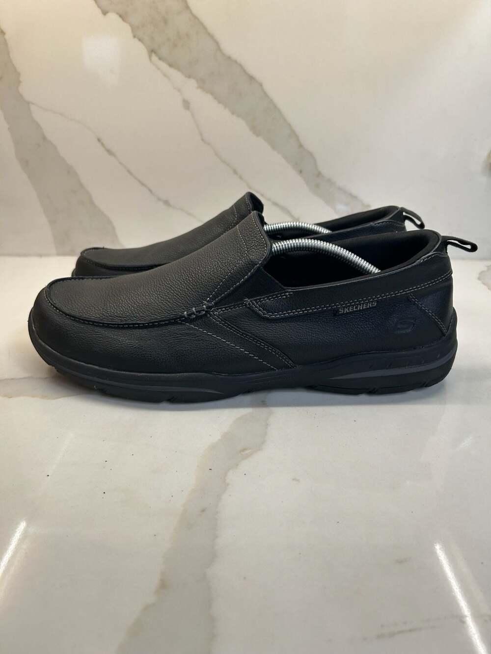 Skechers Harper-Forde Slip-On Loafer Black Leather (Size: 12)
